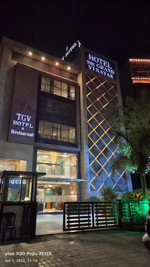 Tgv Hotel Ахмедабад Екстериор снимка